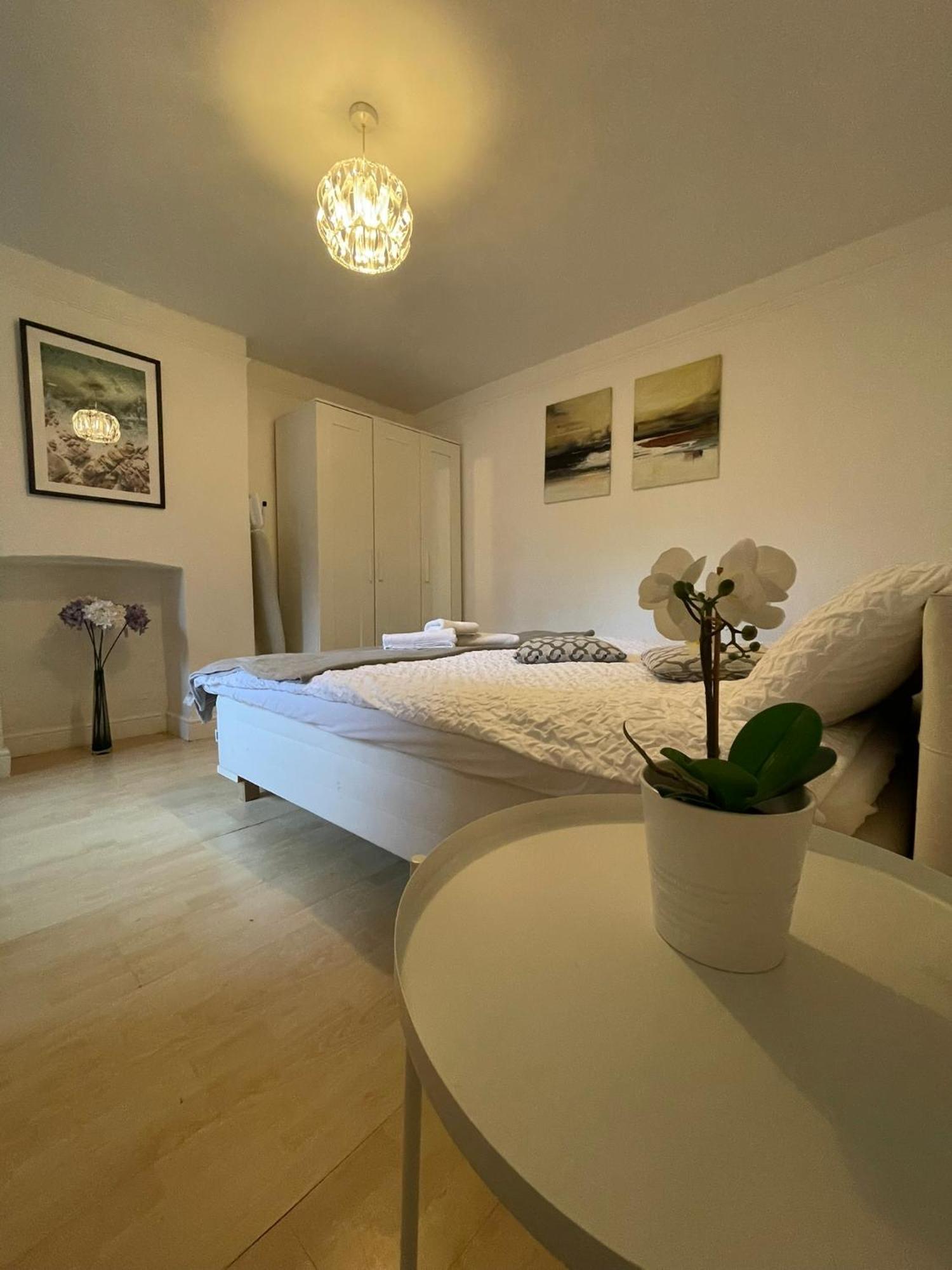 Chamberlayne Inn Лондон Екстериор снимка